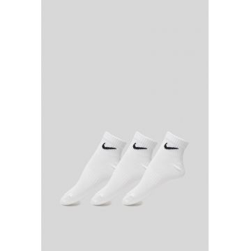 Set de sosete unisex din material usor - cu tehnologie Dri-Fit Everyday - 3 perechi