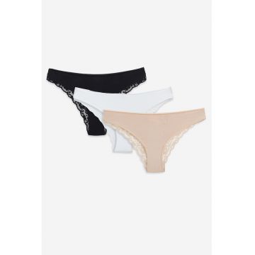 Set de chiloti cu garnituri de dantela - 3 perechi