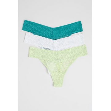 Set de chiloti tanga cu dantela - 3 perechi