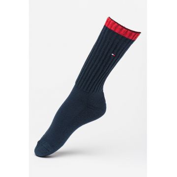 Sosete lungi cu detaliu contrastant