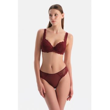 Chiloti brazilieni cu detalii din dantela