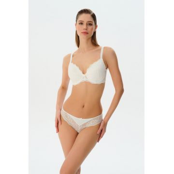 Chiloti cu garnitura frontala din dantela