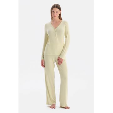Pijama cu maneci lungi si decolteu in V - Galben pal