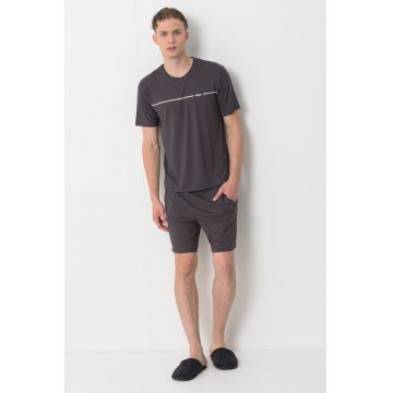 Pijama cu pantaloni scurti si logo pe piept - Gri inchis