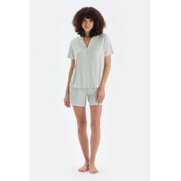 Pijama din amestec de modal cu pantaloni scurti - Verde deschis