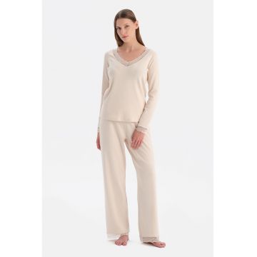 Pijama texturata cu decolteu in V - Bej