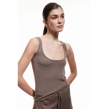 Top de pijama cu decolteu patrat si aspect texturat - Maro