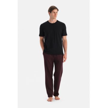 Pantaloni de pijama cu model in dungi si buzunare - Visiniu/Negru