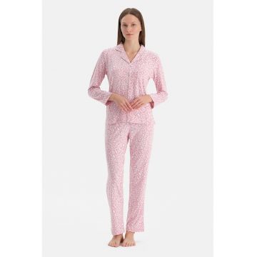 Pijama cu animal print si revere decupate - Roz pastel