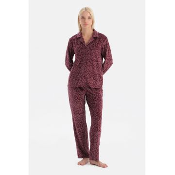 Pijama cu aspect catifelat si model animal print - Violet