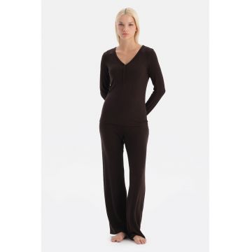 Pijama cu maneci lungi si decolteu in V - Maro inchis