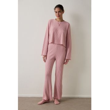 Pijama cu pantaloni lungi si model texurat - Roz