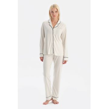 Pijama din bumbac si modal cu model in dungi - Alb fildes/Negru