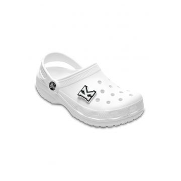 Talisman litera K Jibbitz™ - Alb/Negru/Gri cenusiu