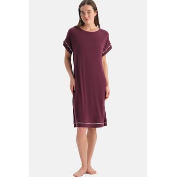 Camasa de noapte cu terminatii contrastante - Visiniu
