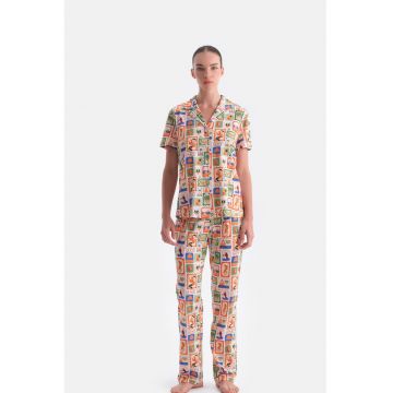 Pijama cu imprimeu grasfic si nasturi - Multicolor