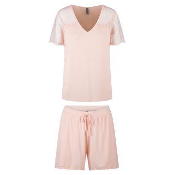 Pijama cu pantaloni scurti - decolteu in V si insertii de dantela