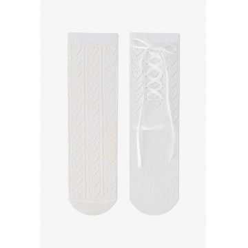 Sosete cu perforatii inima si prindere cu funda - Alb murdar -