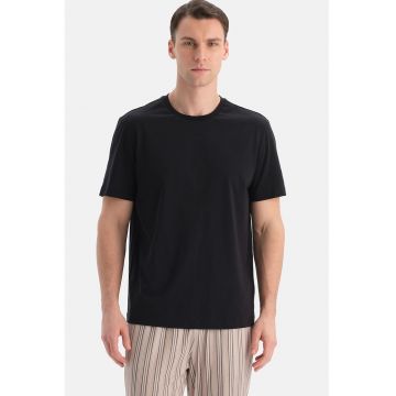 Tricou de pijama cu decolteu la baza gatului si model uni - Negru
