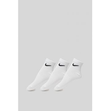Set de sosete unisex din material usor - cu tehnologie Dri-Fit Everyday - 3 perechi - Alb