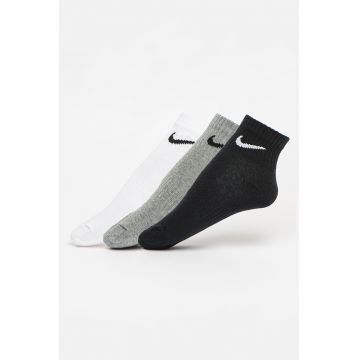 Set de sosete unisex din material usor - cu tehnologie Dri-Fit Everyday - 3 perechi - Alb/Negru/Gri inchis