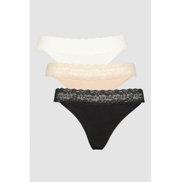Set de chiloti tanga din dantela - 3 perechi - Alb fildes/Negru/Bej inchis