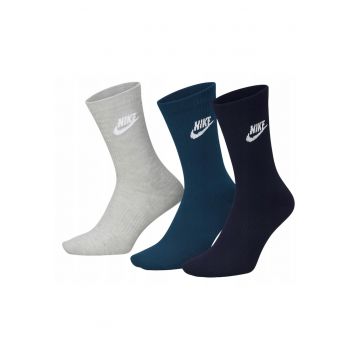 Set Sosete Barbati  DX5025 Marime 42 46 Tehnologie Dri Fit Ce Asigura Uscare Si Confort Premium Material Moale Elastic Calcaie Si Varfuri Intarite Pentru Durabilitate Banda Elastica Cu Suport Pentru Arc Multicolor 3 Perechi