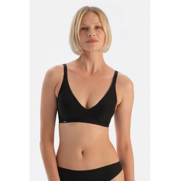 Sutien fara cusaturi cu cupe triunghiulare - Negru