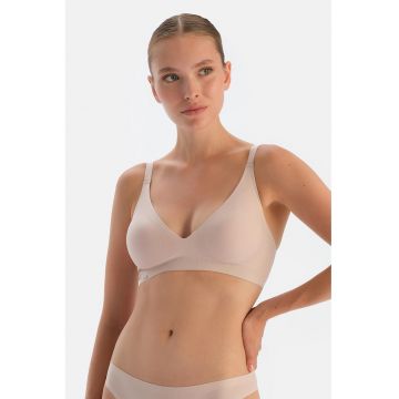 Sutien fara cusaturi cu cupe triunghiulare - Roz pal